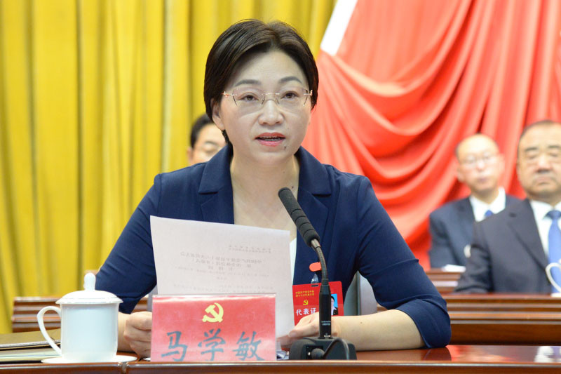 县委副书记,代理县长马学敏主持会议.jpg