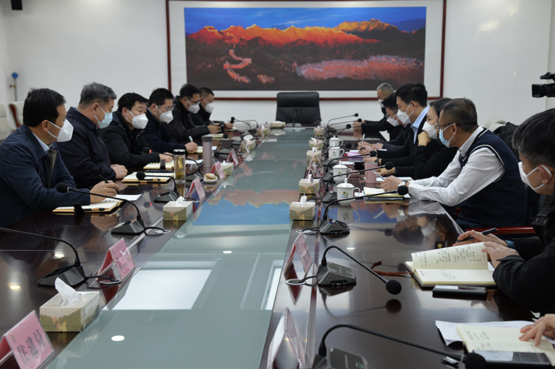 我县召开河北士凯互联网科技有限公司大数据创新产业基地项目座谈会议.jpg