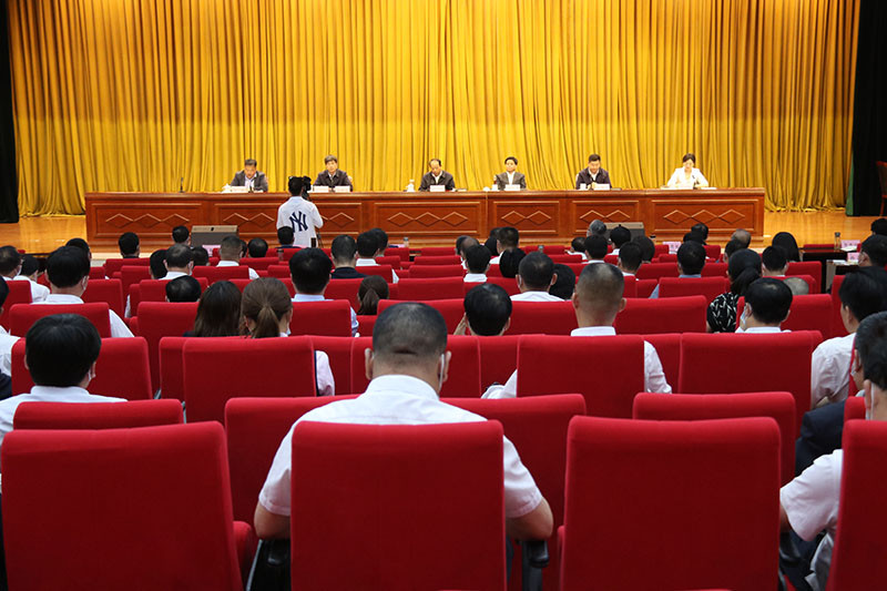 我县召开全县领导干部大会.jpg