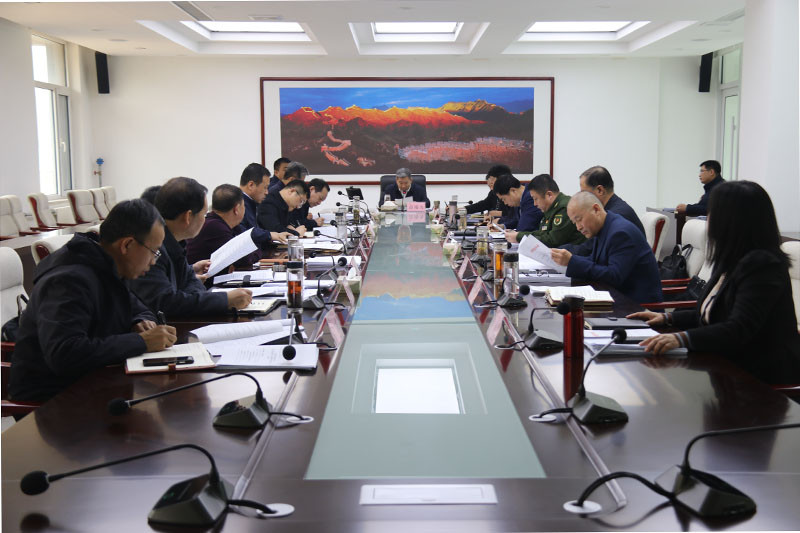 我县召开县委理论学习中心组集中（扩大）学习研讨会议.jpg