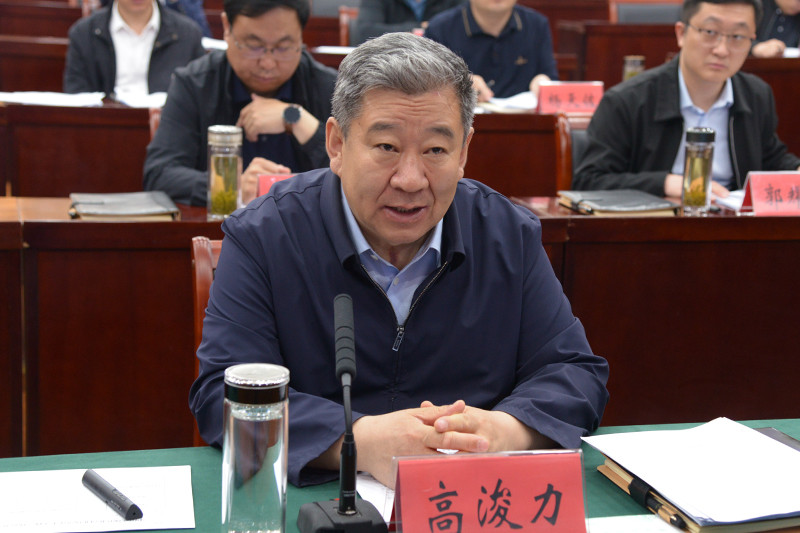 县委书记高浚力主持会议并提出具体意见.jpg