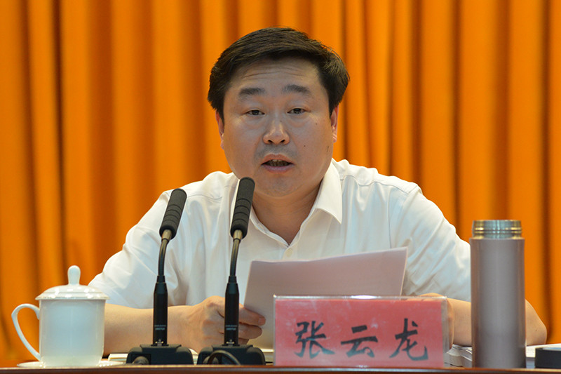 县委常委、常务副县长张云龙出席会议.jpg