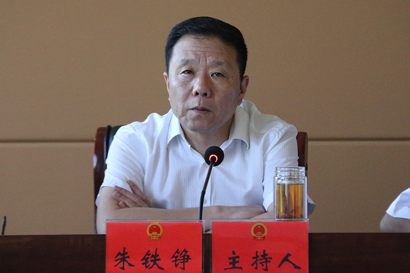 县人大常委会主任朱铁铮主持会议并就做好相关工作提出具体意见.jpg