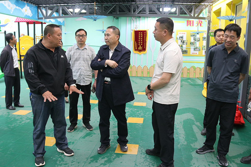 承德市人大常委会来滦调研未成年人保护工作.jpg