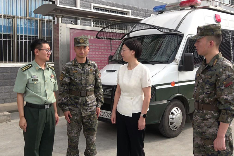 县委副书记、县长马学敏“八一”前夕进行走访慰问.jpg